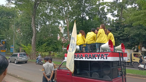 1.000 Mahasiswa UI Turun ke Jalan Ikut Demo Indonesia Gelap