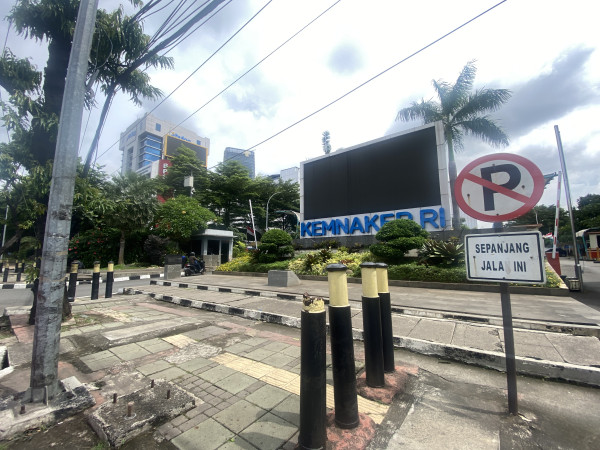 Jalan Depan Kantor Kemenaker Masih Lancar Jelang Demo Ojol