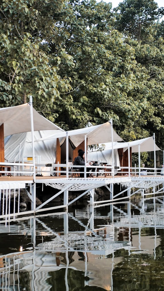 6 Rekomendasi Glamping di Garut, Destinasi Seru untuk Healing