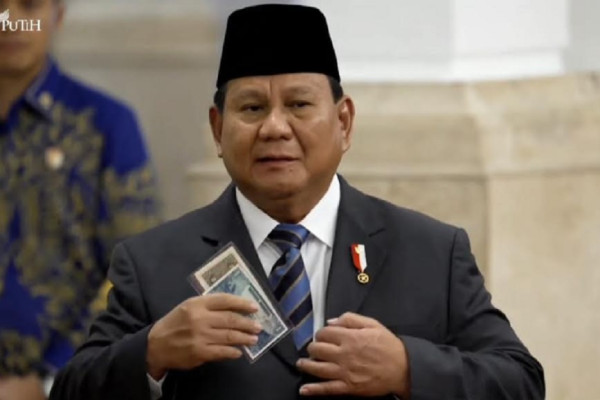 Resmi Dilantik! Agustina Arumsari Jadi Wakil Kepala BPKP, Beri Hadiah Uang Kuno ke Prabowo