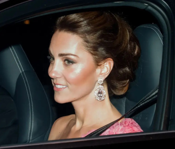 10 Perhiasan Mewah Kate Middleton, dari Warisan Kerajaan hingga Hadiah Istimewa