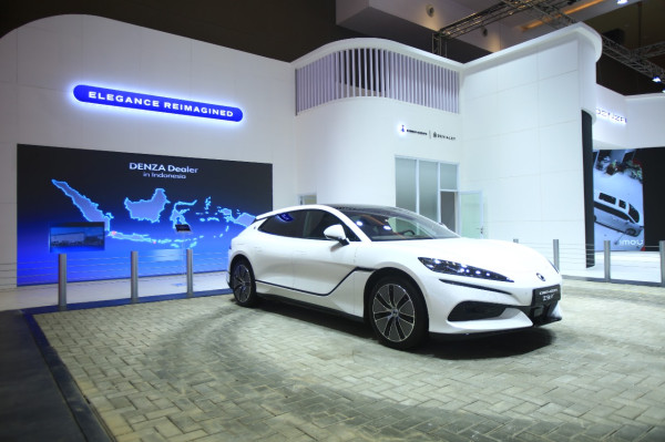 Denza Z9 GT: Inovasi e3 Platform dan Fitur Canggih Berputar di Tempat