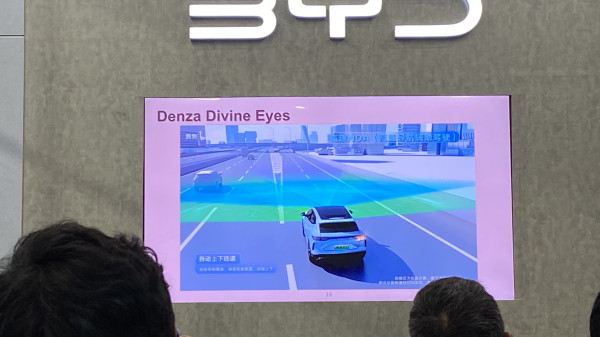 Denza Z9 GT: Inovasi e3 Platform dan Fitur Canggih Berputar di Tempat