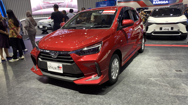 Gila-gilaan! Mobil LCGC Diskon Gede di IIMS 2025, cuma Rp100 Jutaan!