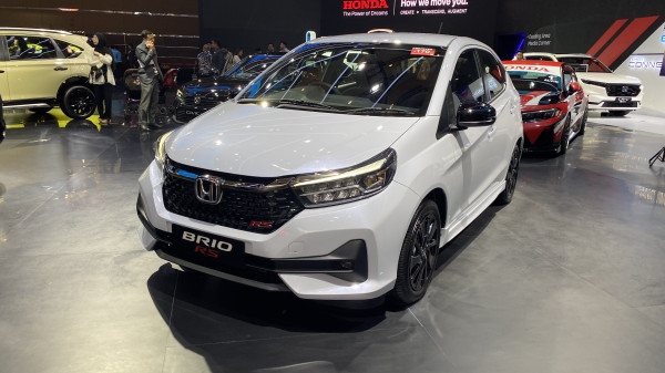 Gila-gilaan! Mobil LCGC Diskon Gede di IIMS 2025, cuma Rp100 Jutaan!