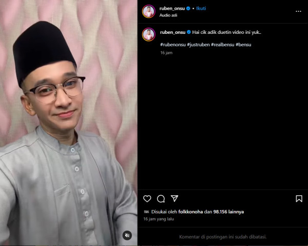 Ruben Onsu Tampil Berbeda dengan Baju Koko dan Peci, Mualaf?