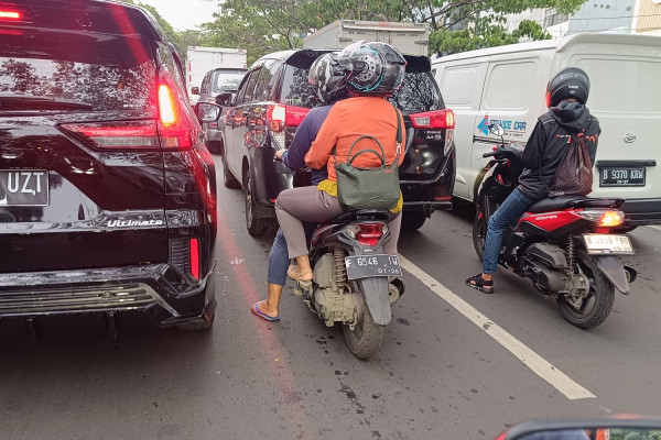 Stres di Kemacetan? Tenang! Ini Tips Berkendara Motor yang Bikin Happy!