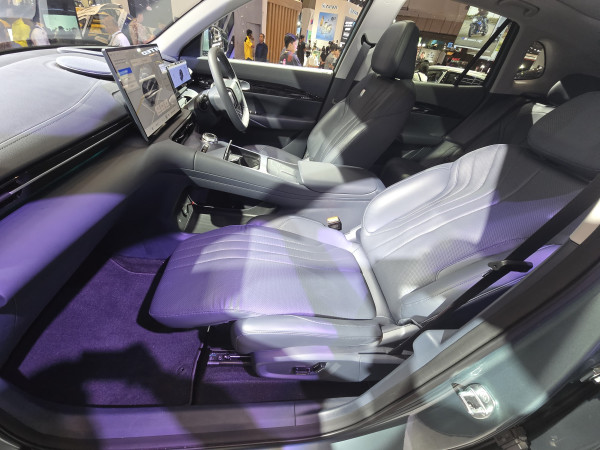 Geely EX5 Catat Lebih dari 1.000 SPK di IIMS 2025