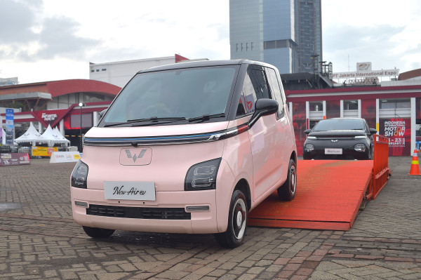Wuling Berjaya di IIMS 2025: SPK Meledak, Mobil Listrik Laris Manis!