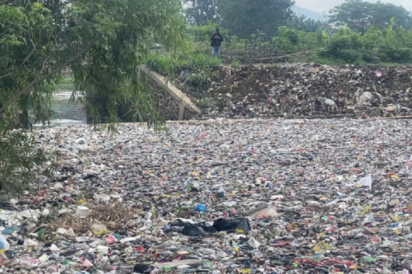 Parah! Ini Penampakan Sungai Citarum Lama di Oxbow Cicukang Jadi Lautan Sampah
