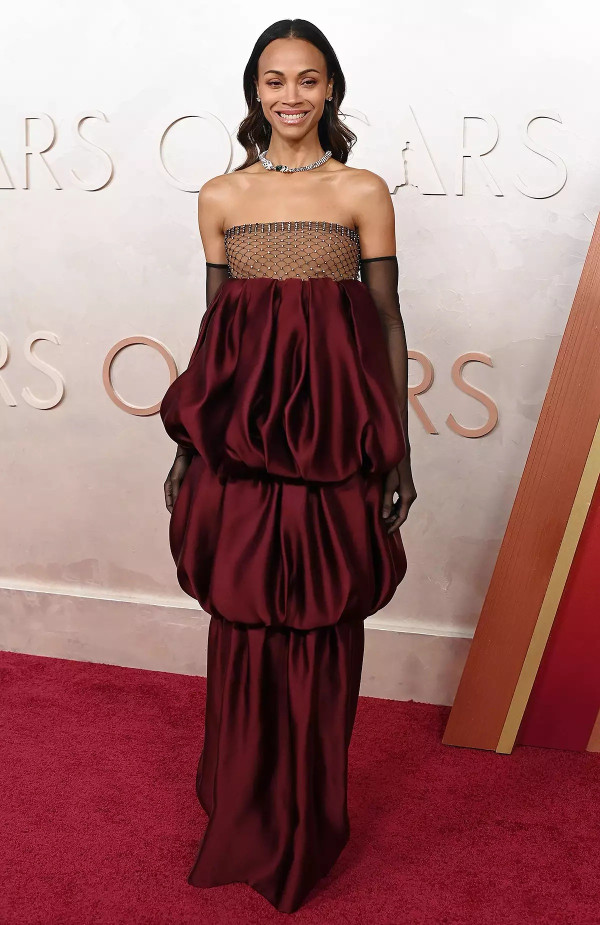 10 Busana Terbaik Oscar 2025, Gaun Demi Moore Berlapis Kristal