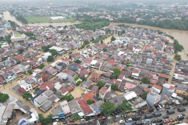 38 Titik Terendam, 700 Toko di Mega Bekasi Hypermall Lumpuh