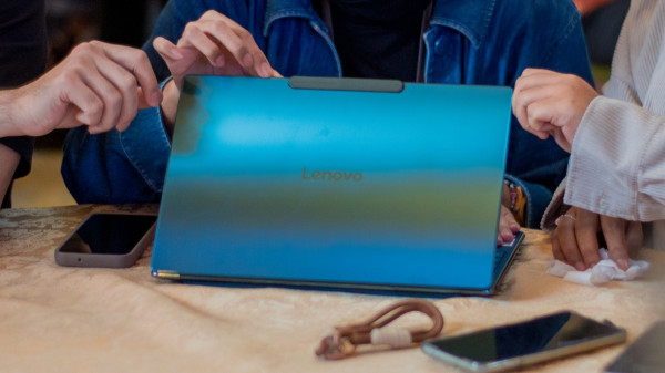 Era Baru PC Cerdas: Lenovo Aura Edition Bawa AI ke Puncak Produktivitas