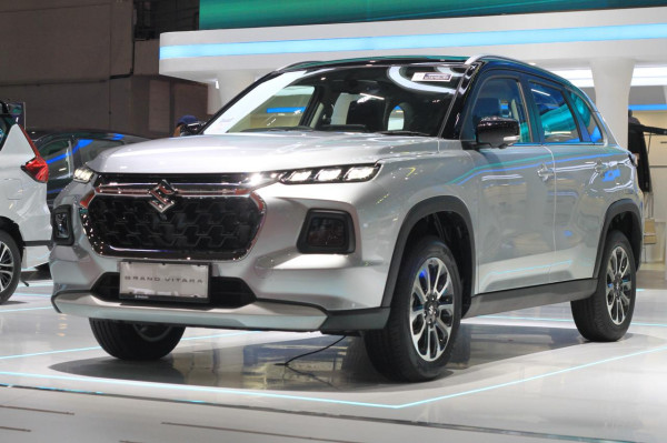 Suzuki Guncang IIMS 2025: Hybrid Memikat dan Petualangan Membara!