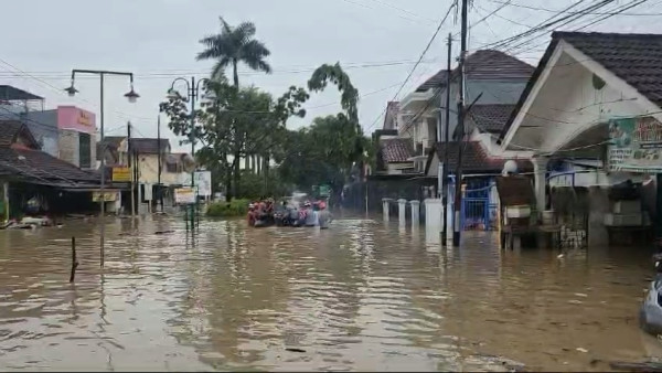 Vila Nusa Indah 2 Bekasi Lumpuh Dikepung Banjir, Begini Penampakannya