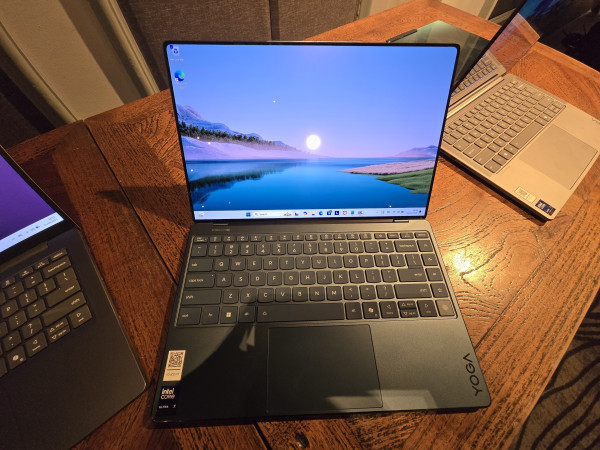 Lenovo Yoga Slim 9i Aura Edition: Selain AI Canggih Juga Punya Kamera Tersembunyi