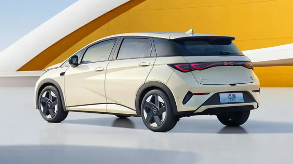 BYD Dolphin Facelift 2025: Baterai Lebih Besar, Tampilan Lebih Sangar, dan Fitur Mata Dewa