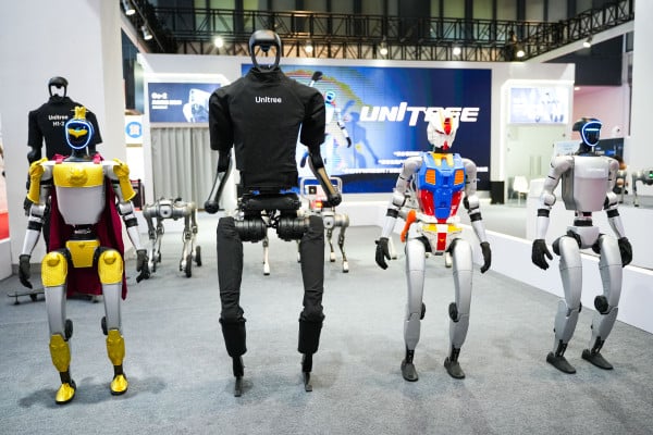 Robot Rp1,4 Miliar Mengayunkan Tinju ke Warga: Teknologi atau Ancaman?