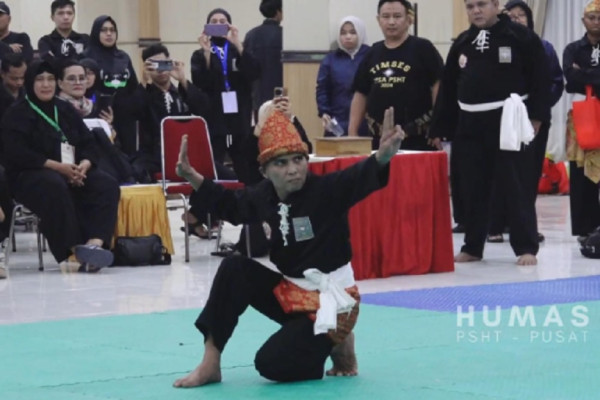 3 Potret Sangar Hard Gumay Kenakan Seragam PSHT dan TNI, Lengkap dengan Kisah Keanggotaannya
