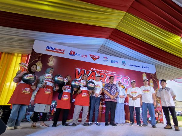 Bobon Santoso dan Alfamart Masak di Kuali Raksasa, 1000 Porsi Semur Ayam Ludes!