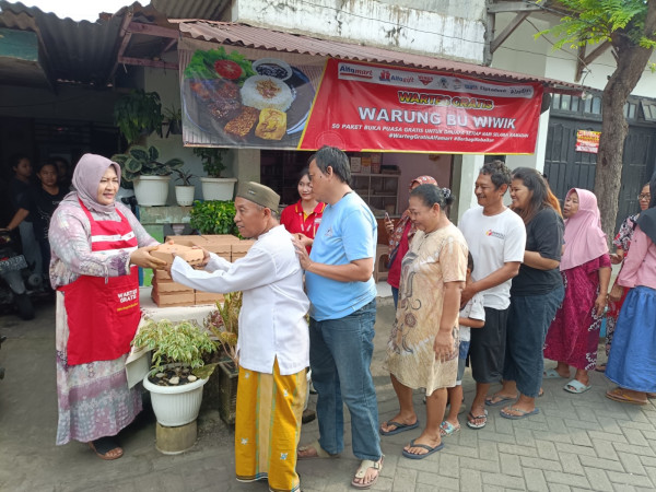 Bobon Santoso dan Alfamart Masak di Kuali Raksasa, 1000 Porsi Semur Ayam Ludes!
