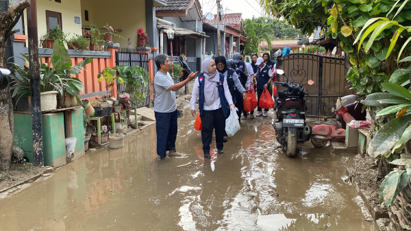 Partai Perindo Salurkan Bantuan, Korban Banjir Bekasi: Sangat Membantu