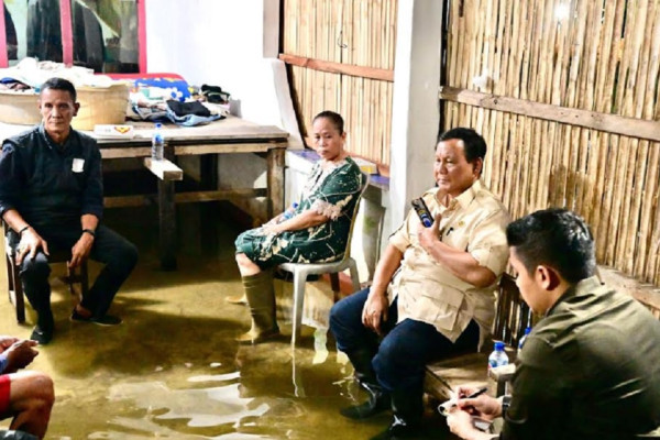 Prabowo Buka Puasa Bersama Warga Korban Banjir Bekasi