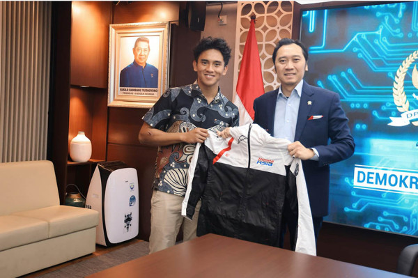 Mario Suryo Aji Temui Ibas: Teruslah Berprestasi!