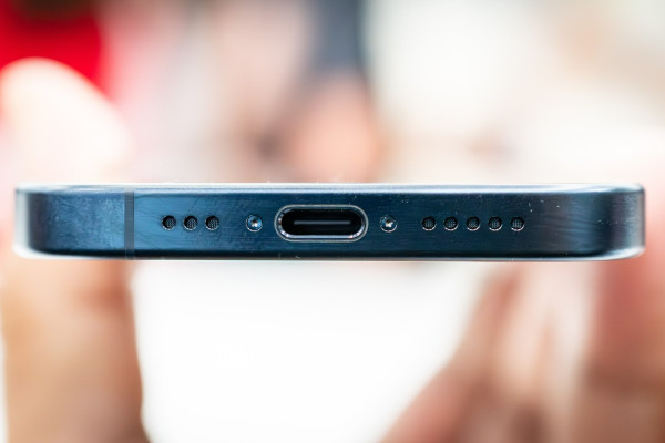 Cara Mengatasi Port Charger iPhone Rusak