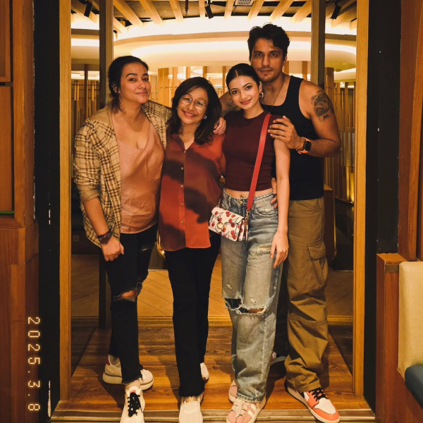 Tak Direstui Orang Tua, Ratu Sofya Pamer Foto Bareng Ibunda Cornelio Sunny