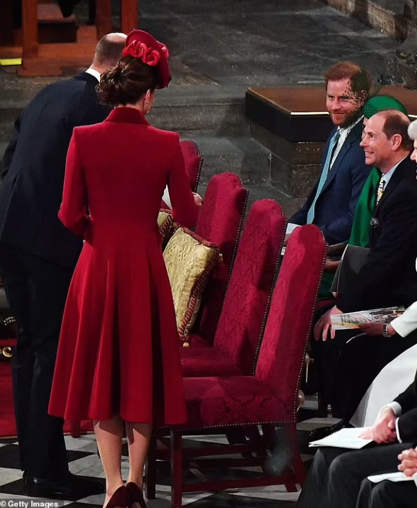 Pangeran William Acuhkan Sapaan Meghan Markle