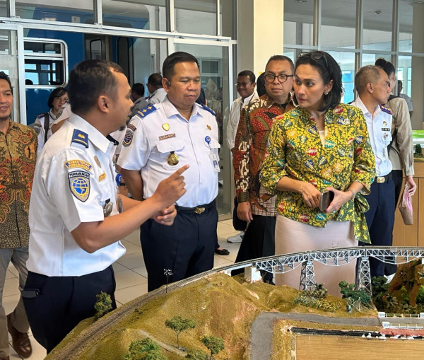 Wamen Christina Bidik CPMI Isi Kebutuhan Sektor Transportasi Global