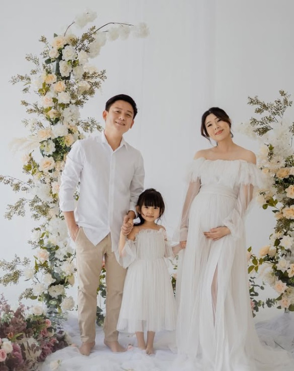 3 Foto Bahagia Bobon Santoso dan Cheryl Ruan, Saling Unfollow usai Suami Mualaf