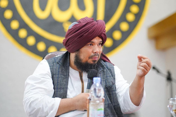 Ustaz Derry Sulaiman Sebut Denny Sumargo dan Willie Salim Akan Segera Mualaf