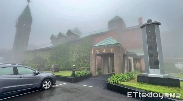 5 Potret Pemakaman Barbie Hsu yang Penuh Haru, Diiringi Isak Tangis Keluarga