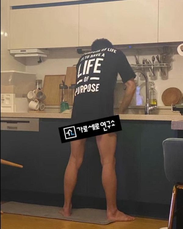 Beredar Foto Vulgar Kim Soo Hyun Cuci Piring, Diduga Diambil di Dapur Kim Sae Ron