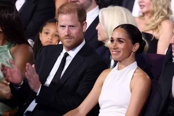 Keluarga Kerajaan Bakal Menyetujui Pencabutan Gelar Pangeran Harry dan Meghan Markle