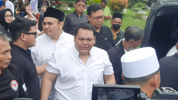 Pemakaman Mat Solar Berlangsung Haru, Diiringi Tangis Keluarga