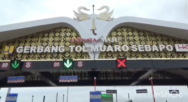 Pemudik Mulai Melintasi Jalan Tol Muaro Sebapo Jambi