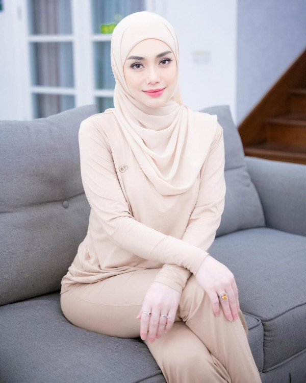 4 Artis Indonesia Mualaf saat Ramadan 2025, Celine Evangelista Tergerak Hatinya Pelajari Islam