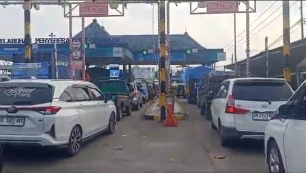 Suasana Arus Mudik Bali ke Pulau Jawa via Pelabuhan Gilimanuk Pagi Ini