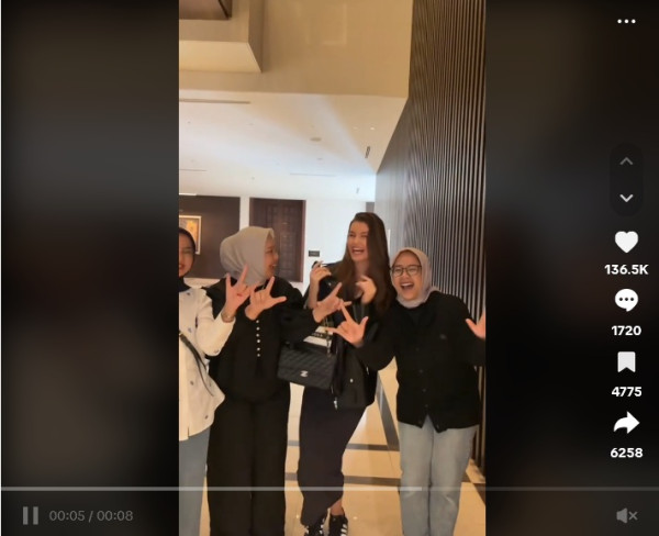 Luna Bijl Kekasih Maarten Paes Tiba di Indonesia, Tuai Pujian saat Diajak Velocity Bareng Fans