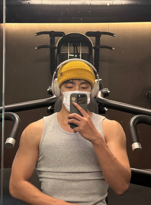 3 Foto V BTS setelah Menurunkan Berat Badan 10 Kg, Netizen: Dia Terlihat Sempurna