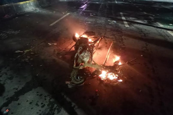 Demo Ricuh Pecah, Polisi Pukul Mundur Massa Aksi Tolak UU TNI