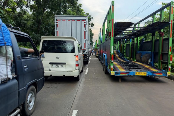 Parah! Gerbang Tol Kalihurip Utama 2 Disesaki Antrean Kendaraan, Macetnya Mengular hingga Jalur Arteri
