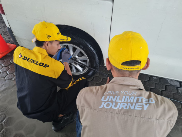 Dunlop Turun Tangan Bantu Pemudik: Posko Siaga 24 Jam dan Layanan Ban Gratis