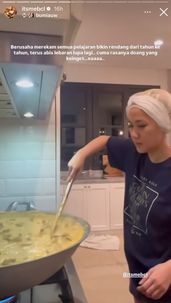 BCL Semangat Masak Rendang untuk Lebaran, Siapkan Satu Kuali Penuh