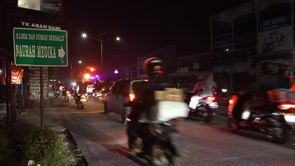 Kemeriahan Malam Takbiran di Jalur Mudik Pantura Karawang