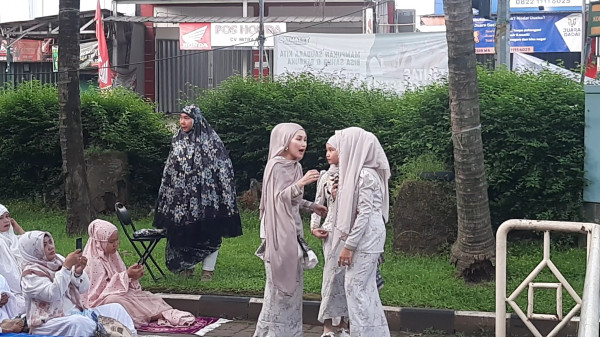 Hampir Terlambat Salat Idulfitri, Keluarga Ayu Ting Ting Terburu-buru Menuju Masjid