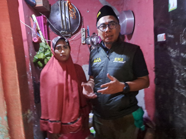 Mentan Amran Sulaiman Beri Modal Usaha untuk Ibu Pemanjat Tali Kapal